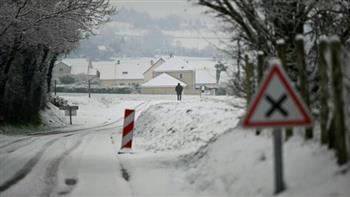 الثلوج تغطي من جديد شمال وغرب فرنسا مع توقع اضطرابات كبيرة في حركة النقل