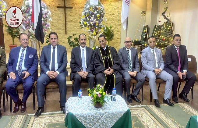 محافظ سوهاج ومدير الأمن يزوران المطرانيات لتقديم التهنئة للأخوة الأقباط بعيد الميلاد المجيد