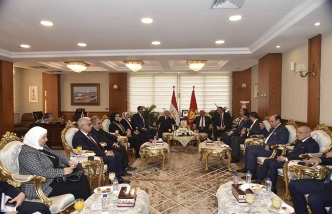 محافظ بورسعيد يستقبل المهنئين بعيد الميلاد المجيد من القيادات التنفيذية والأمنية ونواب المحافظة 