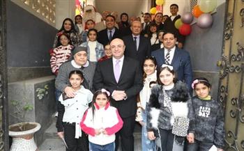 محافظ بني سويف يشارك أطفال دار أيتام صديقات الكتاب المقدس فرحتهم بعيد الميلاد المجيد