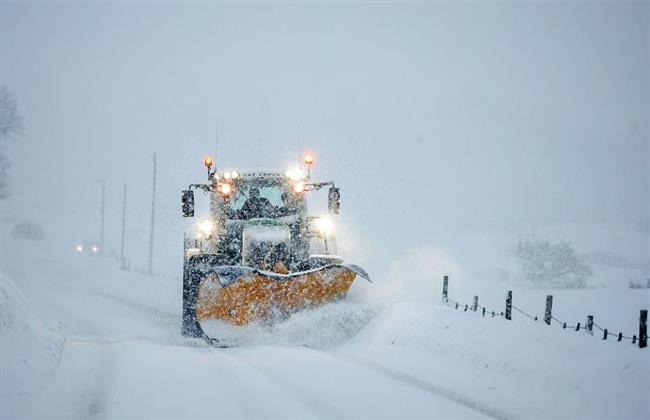 الثلوج تغطي شمال وغرب فرنسا.. وإلغاء نحو 140 رحلة جوية في باريس