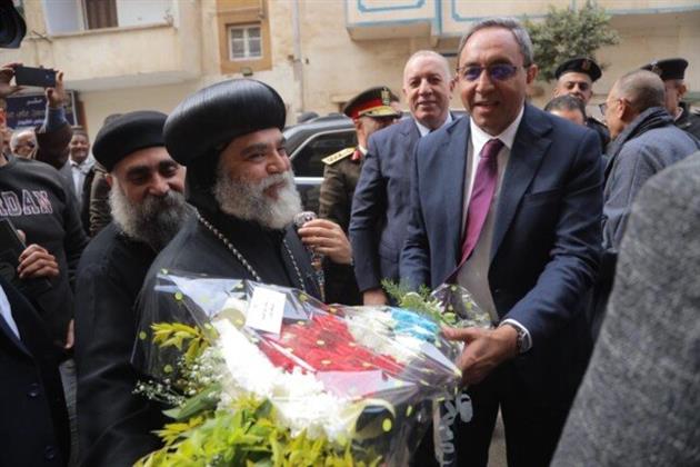 محافظ قنا يقدم التهنئة للأقباط بعيد الميلاد في مطرانية الأقباط الأرثوذكس والكنيسة الإنجيلية بنجع حمادي