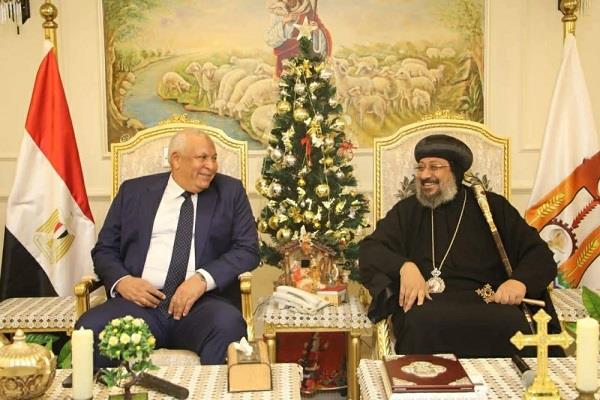 محافظ الوادي الجديد يؤكد قوة الروابط التي تجمع بين نسيج الشعب المصري بمسلميه وأقباطه