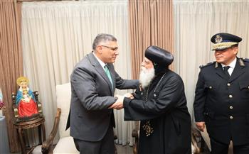 محافظ الجيزة يزور مطرانية أكتوبر وأوسيم للتهنئة بعيد الميلاد المجيد