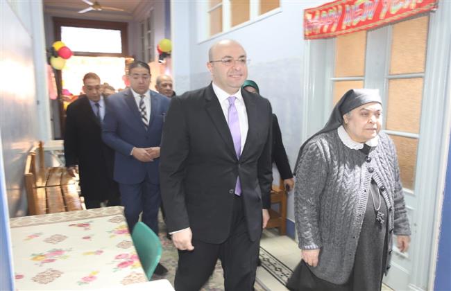 محافظ بني سويف يزور دار أيتام صديقات الكتاب المُقدّس للمعايدة ومشاركة الأطفال فرحتهم صباح يوم عيد الميلاد