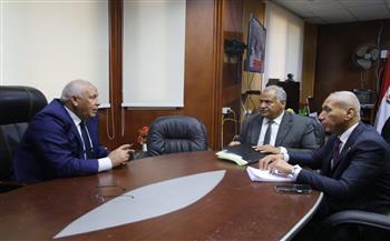 محافظ الوادي الجديد يلتقي أعضاء مجلس الشيوخ بالمحافظة