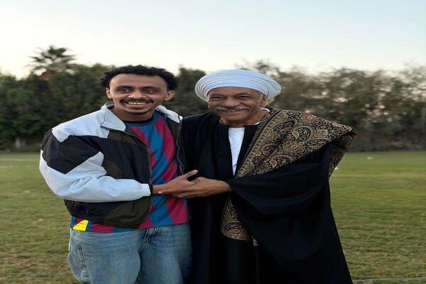 "كزبرة" ينشر صورة من كواليس مسلسل "بيبو" مع سيد رجب