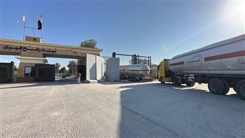 الهلال الأحمر يدفع بـ118 ألف سلة غذائية و30 ألف قطعة ملابس شتوية عبر قافلة «زاد العزة» إلى غزة 