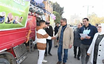 محافظ الفيوم يتفقد قافلة "أثر" للمساعدات الاجتماعية للأسر الأولى بالرعاية بقرى إطسا
