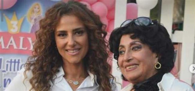 حنان مطاوع تهنئ والدتها سهير المرشدي بتكريمها في احتفالية عيد الثقافة