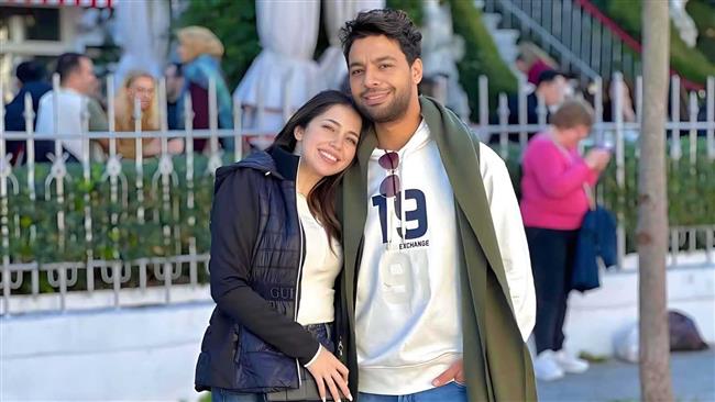 أحمد جمال يبدأ العام الجديد بأغنية مع زوجته فرح الموجي