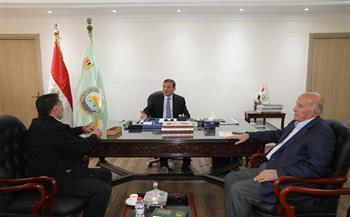 وزير الزراعة يلتقي اتحاد منتجي الدواجن لمتابعة استقرار أسعار السوق