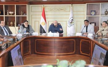 محافظ بني سويف يُتابع مستجدات وسير والعمل في ملف تقنين أراض أملاك الدولة
