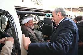 محافظ الغربية يتفقد مواقف طنطا ويستمع لمطالب المواطنين لضمان انتظام النقل وراحة الركاب