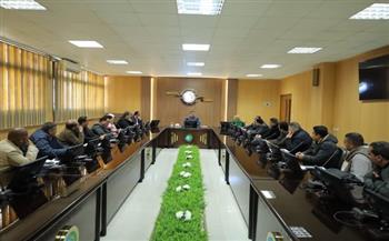 رئيس مياه البحيرة يشدد على الانضباط الميداني وتعظيم التحصيل وتفعيل التحول الرقمي