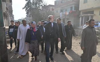 محافظ الغربية يتفقد قرية إبشواي ويستجيب لشكاوى الأهالي على الفور  