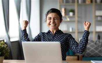 للمرأة العاملة.. عادات يومية بسيطة تعزز شعورك بالراحة