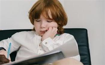 كيف تساعدين ابنك على تجاوز الملل أثناء امتحانات منتصف العام؟