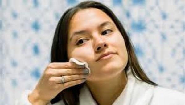 للبشرة الجافة في فصل الشتاء.. روتين مسائي يحافظ على ترطيب جلدك