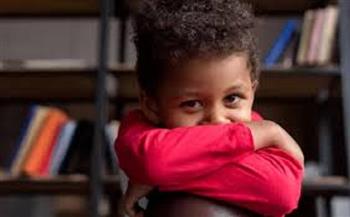 تصنيف الأطفال بالكلمات النمطية.. أخطاء تربوية تترك آثارًا نفسية طويلة المدى