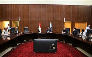 «محطات تحلية جديدة قبل الصيف المقبل».. محافظ البحر الأحمر يستعرض خطة تأمين مياه الشرب وحل ملفات الإسكان