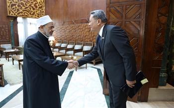 شيخ الأزهر يبحث مع السفير التايلاندي سبل تعزيز التعاون المشترك