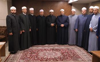(البحوث الإسلامية) يطلق قافلة توعويَّة إلى الواحات البحريَّة دعمًا لجهود نَشْر الوعي الدِّيني والمجتمعي