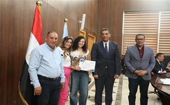 وليد البرقي يكرم أوائل الثانوية العامة والعاملين المتميزين و الذين بلغوا السن القانوني للمعاش