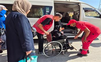 الهلال الأحمر يقدم الدعم النفسي والإنساني للدفعة 90 من الجرحى والمرضى الفلسطينيين عبر معبر رفح