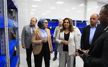وزيرة التنمية المحلية والبيئة ومحافظ الوادي الجديد تتفقدان وحدة طب الأسرة بقرية النهضة وتتابعان مستوى الخدمات 