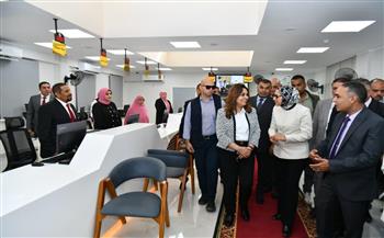   وزيرة التنمية المحلية والبيئة تفتتح المركز التكنولوجى بديوان عام محافظة الوادي الجديد بعد تطويره