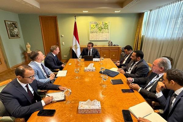 وزير الصحة يبحث مع رئيس «دكتور ماخ» الألمانية تعزيز التعاون في الإضاءة الطبية وتوطين التكنولوجيا