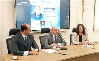 رئيس هيئة الاستعلامات يستعرض تجربته الدبلوماسية والإعلامية في حوار مع طلاب إعلام عين شمس