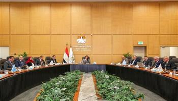 وزيرة الإسكان تستعرض مقترح قانون لتنظيم السوق العقارية وإنشاء اتحاد للمطورين 