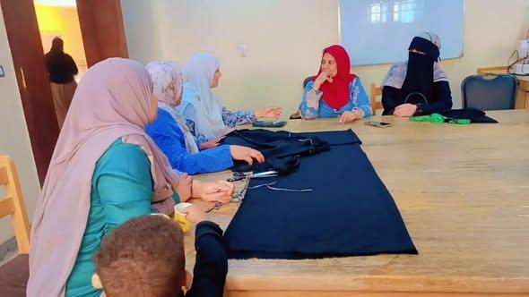 ورش التفصيل والخياطة تواصل فعالياتها بقصر ثقافة الزعيم جمال عبد الناصر بقرية بني مر  