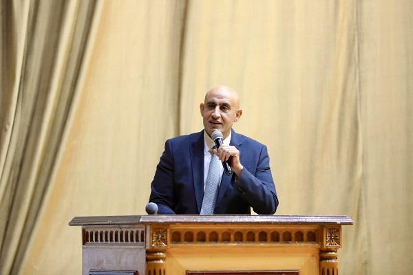 وزيرالتعليم يكرم مديري المدارس المتميزة على مستوى الجمهورية تقديرًا لجهودهم في الارتقاء بالعملية التعليمية