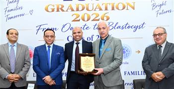 رئيس جامعة أسيوط يشهد حفل تخرج الدفعة الثانية من الدبلومة المهنية في تقنيات الإخصاب المساعد بكلية الطب