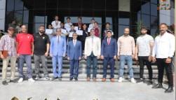 محافظ بني سويف يُكرّم 10 لاعبين و6 مدربين في الملاكمة تقديرًا لتميزهم في بطولات الجمهورية للناشئين والبراعم