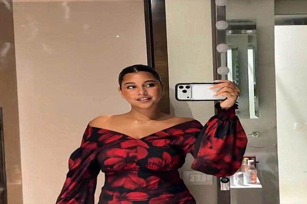 بالفستان الأحمر.. ابنة شيرين عبد الوهاب تعيد إحياء إطلالة والدتها