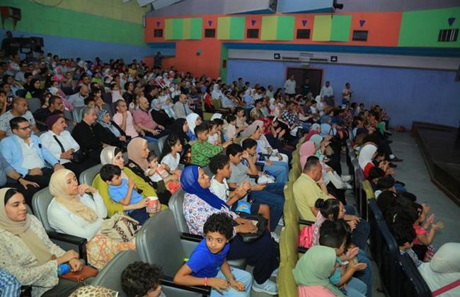 «ذات والرداء الأحمر» يجذب جمهور مسرح القاهرة للعرائس.. ويناقش قضايا الطفل والأسرة