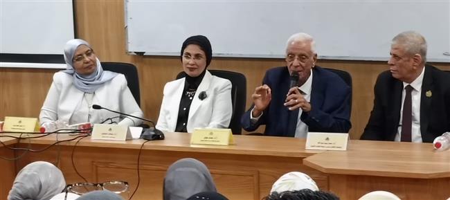 جامعة القاهرة الأهلية تستضيف الدكتور حسام موافي في لقاء مفتوح مع طلاب القطاع الصحي