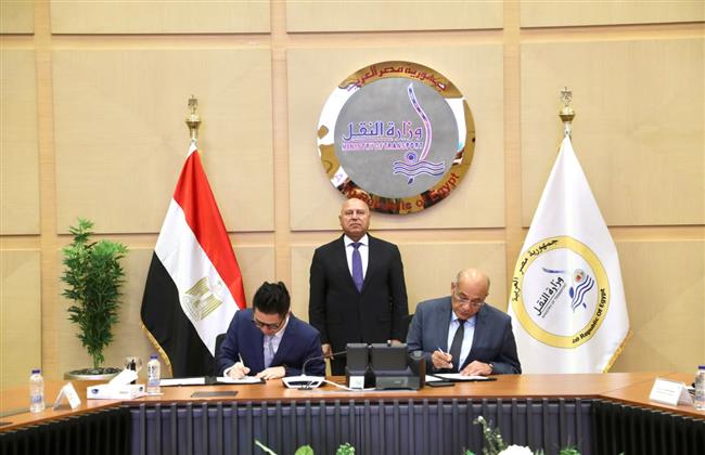 وزير النقل يشهد توقيع مذكرة تفاهم مع شركة صينية لإنشاء محطة للصب الجاف غير النظيف بميناء المكس
