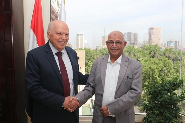 نقيب المعلمين يؤكد أهمية تعزيز التعاون النقابي والتعليمي بين مصر والسودان