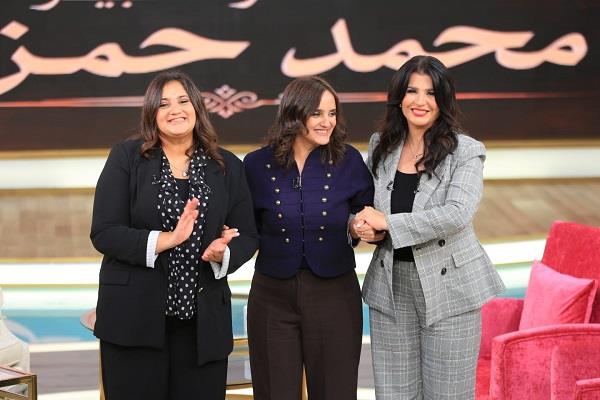 بنات الشاعر الغنائي محمد حمزة في "معكم منى الشاذلي" الخميس المقبل 