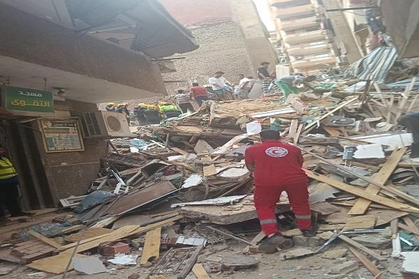 انهيار عقار من 5 طوابق بحدائق القبة.. والهلال الأحمر يدفع بفرق الاستجابة للطوارئ