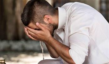 هل الاستحمام يغني عن الوضوء؟.. أمين الفتوى يجيب 