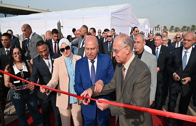 باستثمارات 700 مليون جنيه.. وزير النقل يفتتح ميناء العامرية الجاف بالإسكندرية