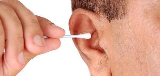 3  أسباب وراء ظهور شمع الأذن الأسود