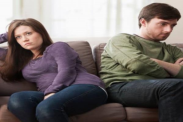 من المقارنة إلى الغيرة.. أسئلة تضع العلاقة الزوجية تحت الضغط