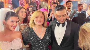 إلهام شاهين تهنئ صابرين بزفاف نجلها: «أحلى أم عريس في الدنيا»